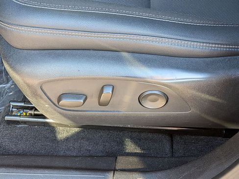 Used 2024 Chevrolet Equinox EV LT FWD image 23