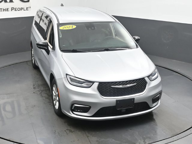 Used 2024 Chrysler Pacifica Touring-L FWD image 53