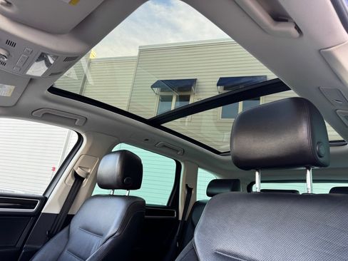 Used 2016 Volkswagen Touareg Executive image 12