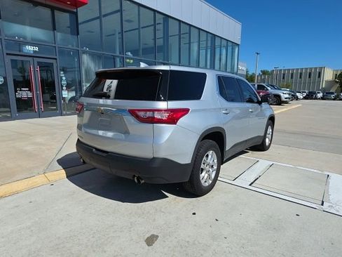 Used 2021 Chevrolet Traverse LS FWD image 4