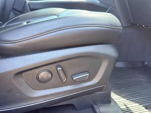 Used 2023 Ford Explorer XLT w/ Equipment Group 202A RWD image 24
