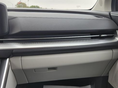 Used 2024 Kia Carnival LX image 16