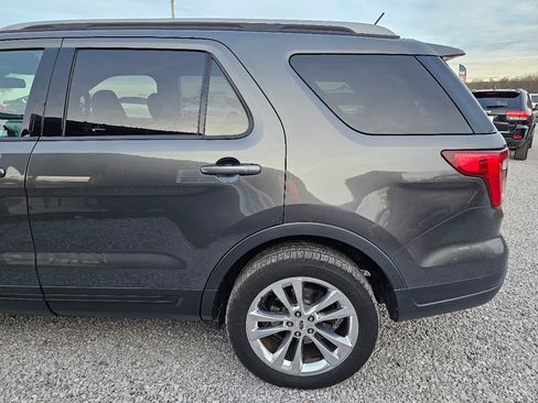 Used 2018 Ford Explorer XLT w/ Equipment Group 202A image 5