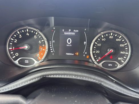 Used 2017 Jeep Renegade Latitude w/ Popular Equipment Group image 16