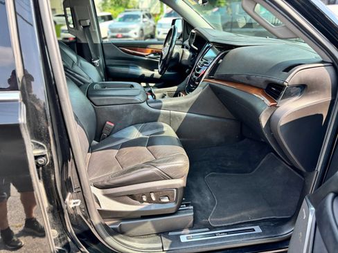 Used 2018 Cadillac Escalade ESV Premium Luxury AWD/4WD image 13