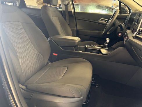 Used 2025 Kia Sportage LX image 25