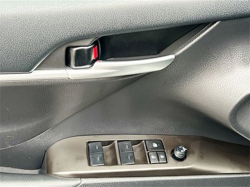 Used 2024 Toyota Camry SE image 17