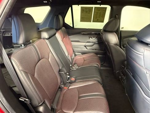 Used 2025 Honda Pilot Black Edition image 46