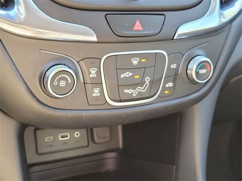 Used 2020 Chevrolet Equinox LT w/ LPO, Floor Liner Package image 33