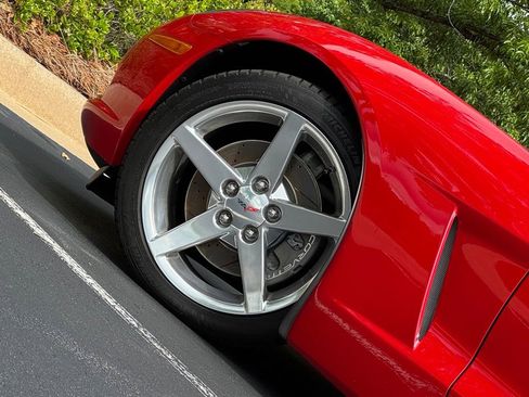 Used 2005 Chevrolet Corvette Coupe w/ Preferred Equipment Group RWD image 9