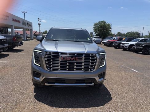 New 2026 GMC Yukon Denali w/ Sun & Power Step Package AWD/4WD image 4