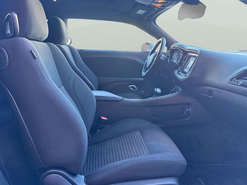 Used 2016 Dodge Challenger SXT image 19