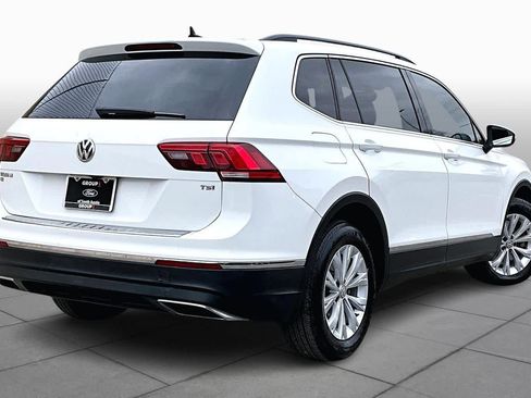 Used 2018 Volkswagen Tiguan SE w/ Panoramic Sunroof Package image 13