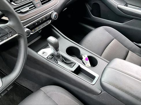 Used 2025 Nissan Altima 2.5 SV image 16