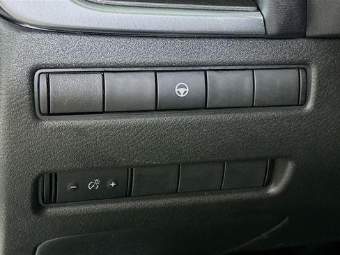 Used 2022 Nissan Rogue SV image 17