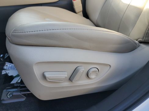 Used 2023 Toyota Highlander Limited image 19