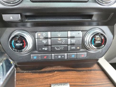 Used 2015 Ford F150 Lariat w/ Equipment Group 502A Luxury AWD/4WD image 12