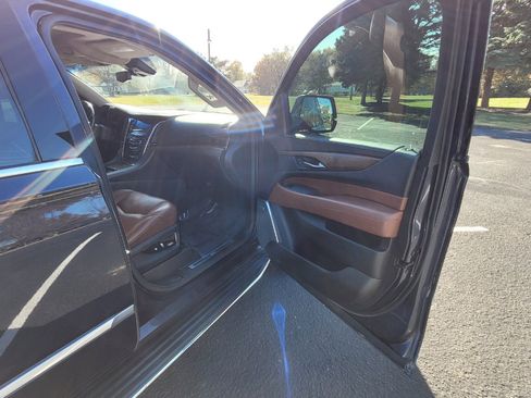 Used 2019 Cadillac Escalade ESV Luxury image 15