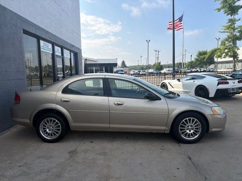 Used 2004 Chrysler Sebring LX FWD image 2