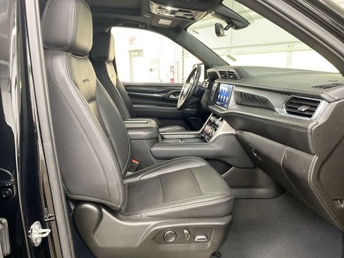 Used 2021 GMC Yukon XL Denali w/ Denali Premium Package image 18