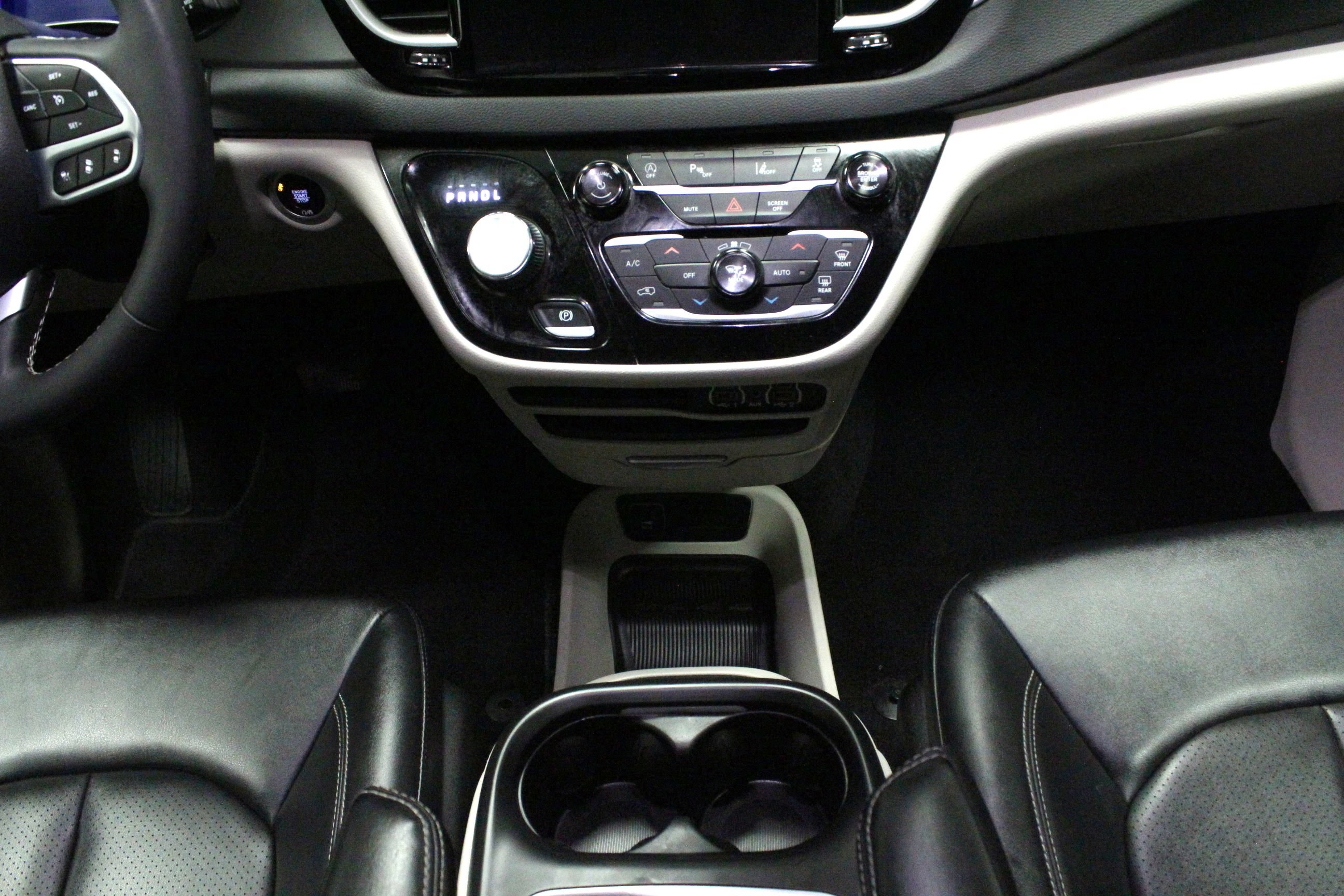 Used 2024 Chrysler Pacifica Touring-L FWD image 21