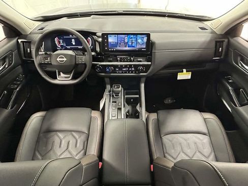 New 2026 Nissan Pathfinder Platinum FWD image 9