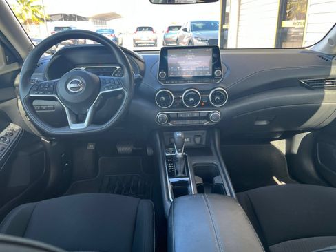 Used 2025 Nissan Sentra SV FWD image 31