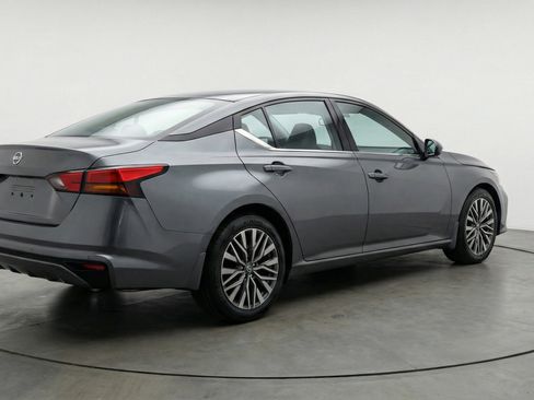 Used 2025 Nissan Altima 2.5 SV FWD image 9