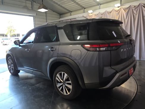 Used 2025 Nissan Pathfinder SL FWD image 7