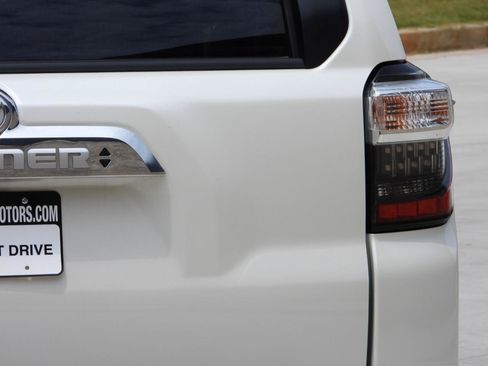 Used 2017 Toyota 4Runner Limited AWD/4WD image 31
