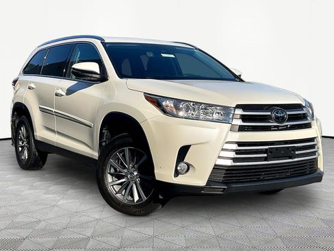 Used 2019 Toyota Highlander XLE w/ Protection Package #3 FWD image 3