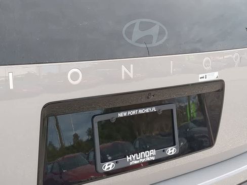 New 2026 Hyundai Ioniq 9 SE AWD/4WD image 13