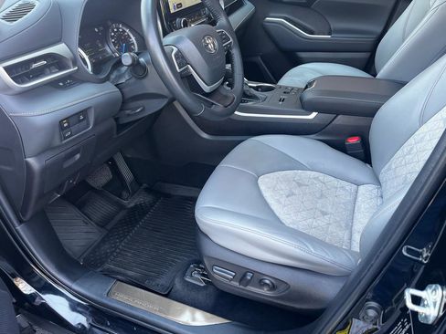 Used 2023 Toyota Highlander Bronze Edition image 13
