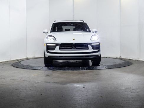 Certified 2025 Porsche Macan image 10