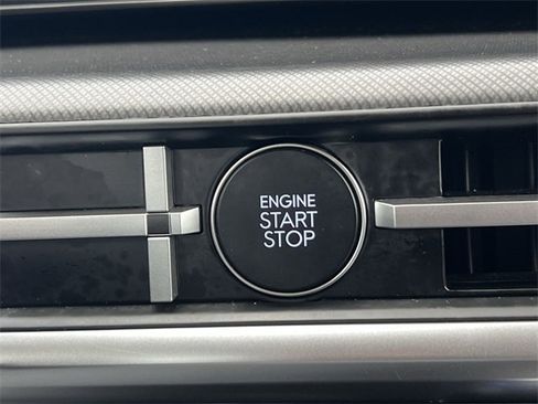 Used 2025 Hyundai Santa Fe SEL image 17