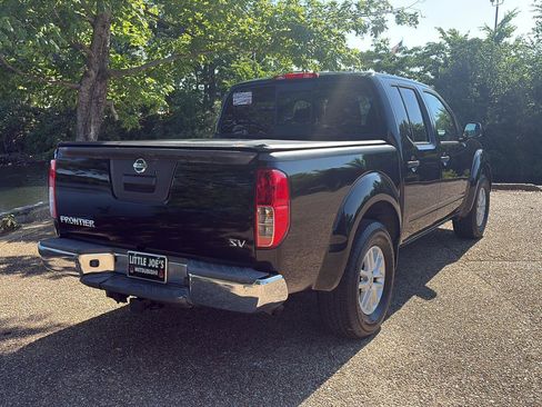 Used 2017 Nissan Frontier SV RWD image 4