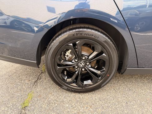 Used 2025 Honda Accord SE image 9
