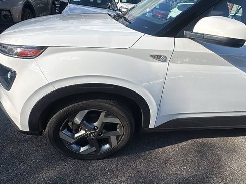 Used 2023 Hyundai Venue SEL FWD image 9