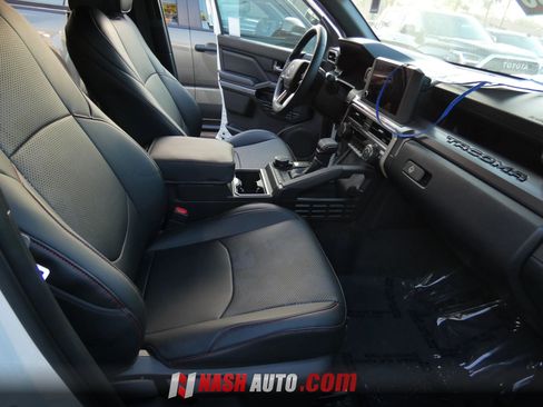 Used 2025 Toyota Tacoma TRD Sport AWD/4WD image 65