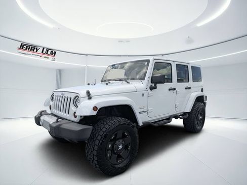 Used 2013 Jeep Wrangler Unlimited Sahara w/ Connectivity Group AWD/4WD image 8