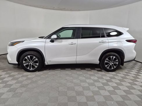 Used 2025 Toyota Highlander XLE AWD/4WD image 6