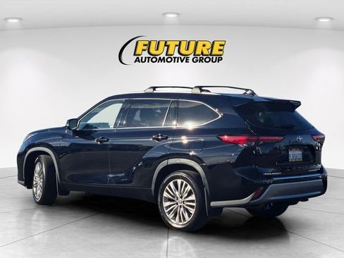 Used 2023 Toyota Highlander Platinum image 7