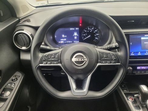 Used 2022 Nissan Kicks SV image 22