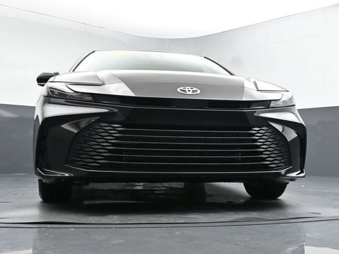 Used 2025 Toyota Camry LE image 30