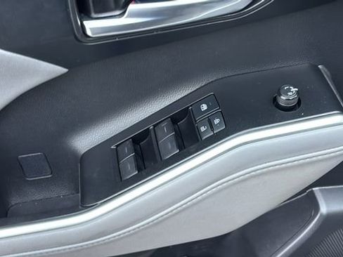 Used 2022 Toyota Highlander XLE image 12