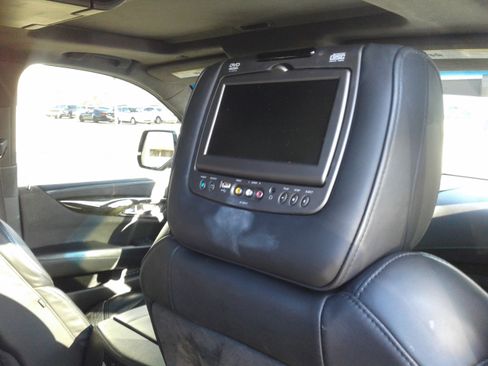 Used 2016 Cadillac Escalade Platinum image 13