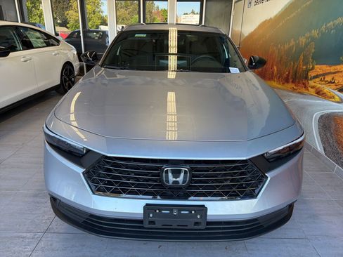 Used 2025 Honda Accord Sport image 2