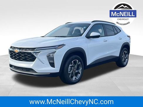 New 2026 Chevrolet Trax LT w/ Driver Confidence Package image 3