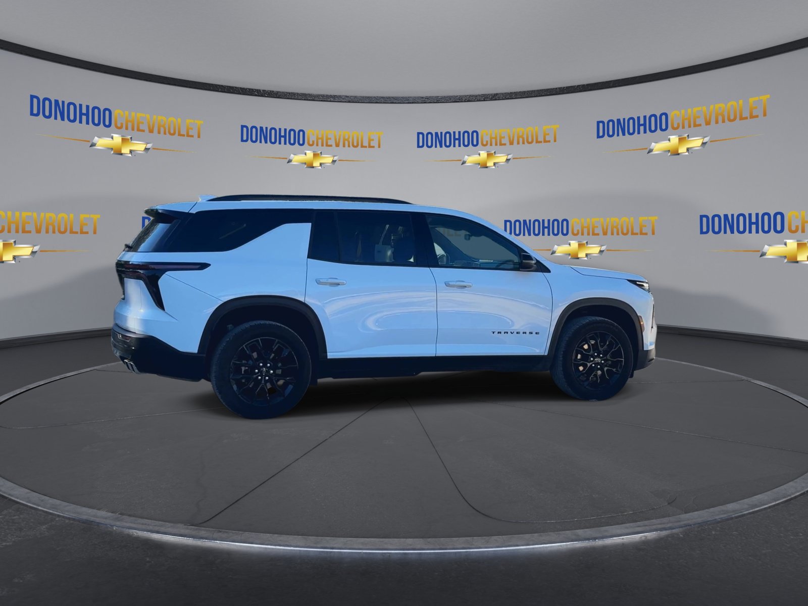 Used 2025 Chevrolet Traverse LT w/ Midnight/Sport Edition FWD image 12
