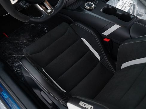 Used 2022 Ford Mustang Shelby GT500 w/ Carbon Fiber Track Pack RWD image 16